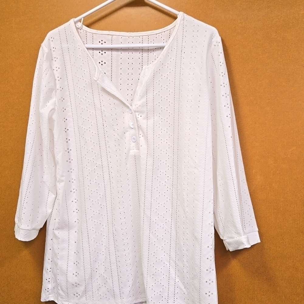 Unbranded Size M White 3/4 Sleeve Eyelet Design Top
